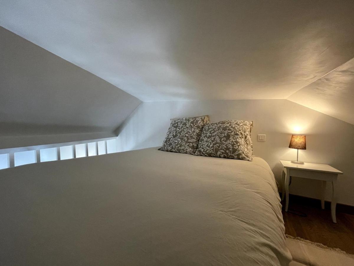 Cozy In - 150 M From The Castle